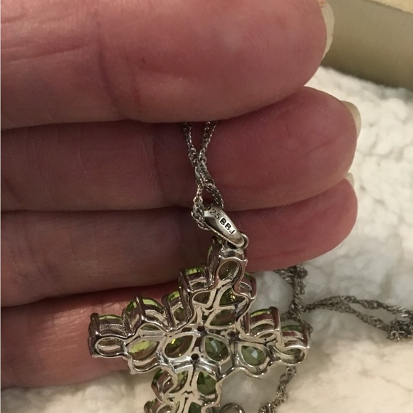 New 13.14 TCW Manchurian Peridot & 0.40TW White Topaz Rhodium/925 Cross Necklace - Picture 16 of 16
